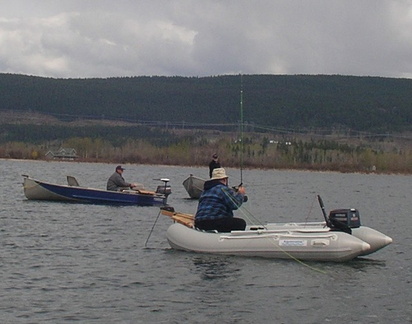 Ian, The Fishing Bum, into fish, with Neil, 7lberintheboat, standing
in the background and his brother in law on the center lef