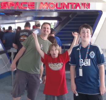 SPACE MOUNTAIN Fast Pass