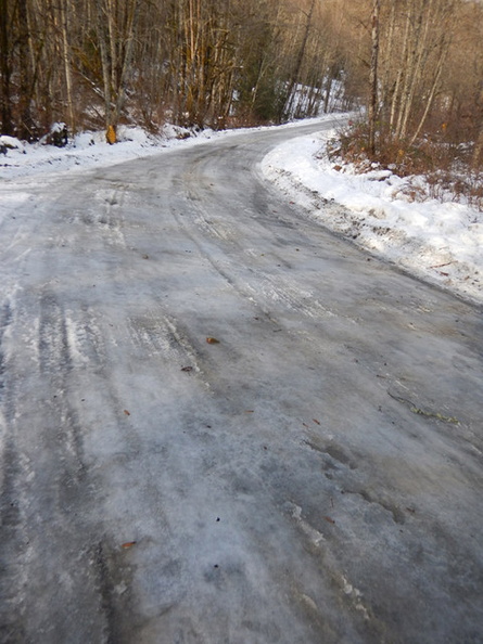 Winter_ice_road.jpg