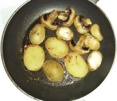 Fried potatos and mushrooms