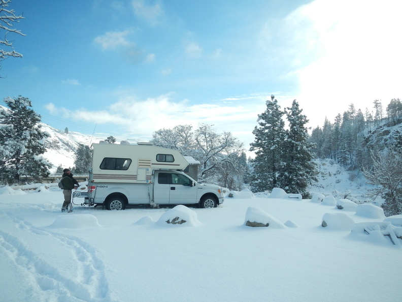 Dean_and_camper_at_McFarland_Cr_campground_in_the_snow_2.jpg