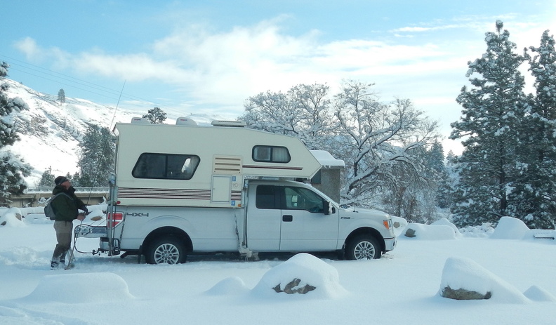 Dean_and_camper_at_McFarland_Cr_campground_in_the_snow_2_001.jpg