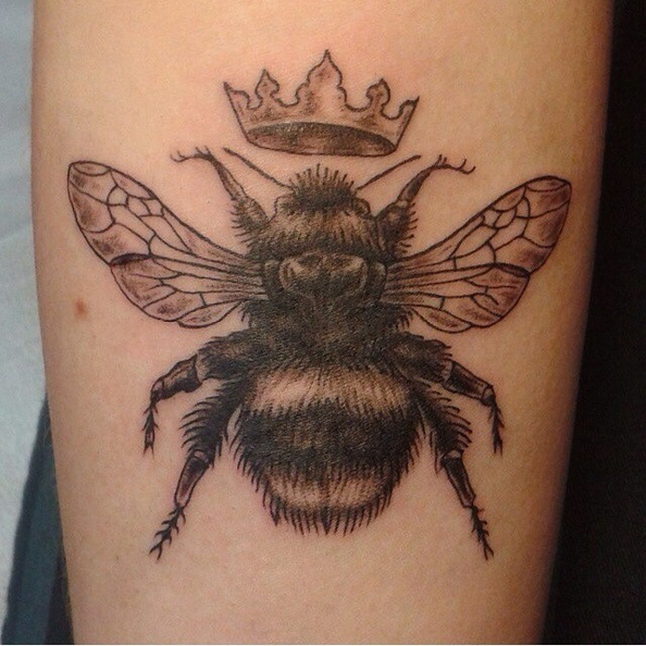 Alison_bee_tattoo.jpg