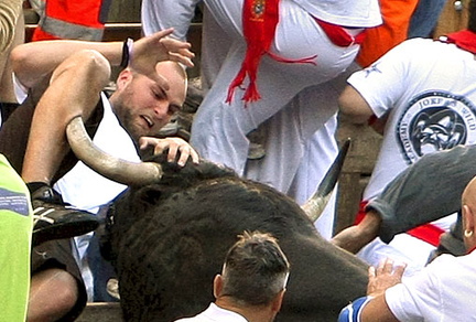 Pamplona 'Running of the bulls' dangerous? Nah, check out where the horn is.