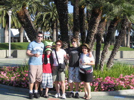 Disneyland 2008 013 sunny California.jpg