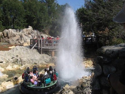 Disneyland 2008 042 Ca Adventure Grizzly river run we got hit by this geyser.jpg