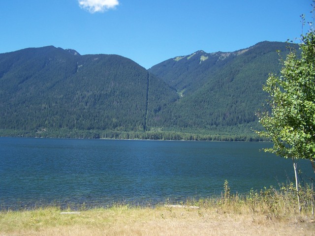 Border line at Ross Lake.JPG
