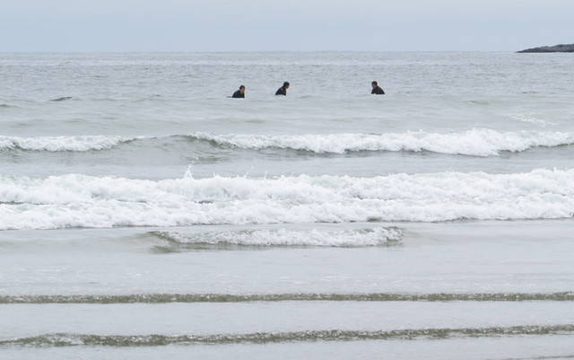 Long_Beach_surfers.jpg
