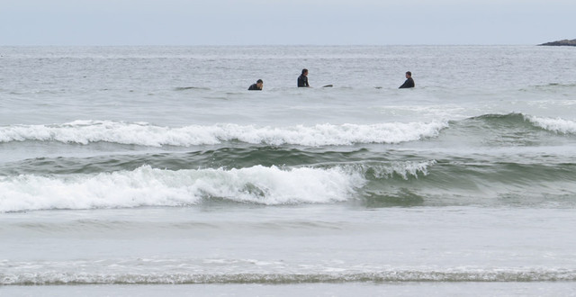 Long_Beach_surfers_2.jpg