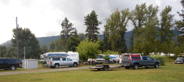 Campers_at_Victorian_Motel_2.jpg