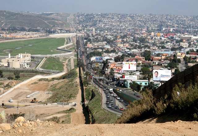 Border_Mexico_USA_sm.jpg