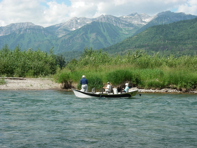 Elk river - Passing drift boat