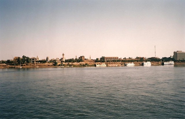 Crossing_the_Nile_at_Luxor.jpg