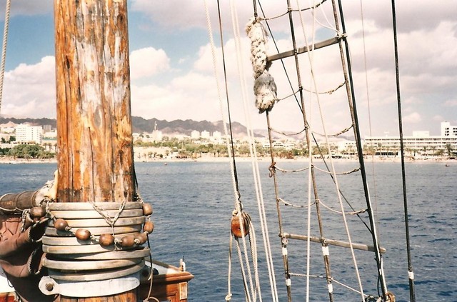 Looking_towards_Eilat_from_a_square_rigger_boat_anchored_in_the_Red_Sea.jpg
