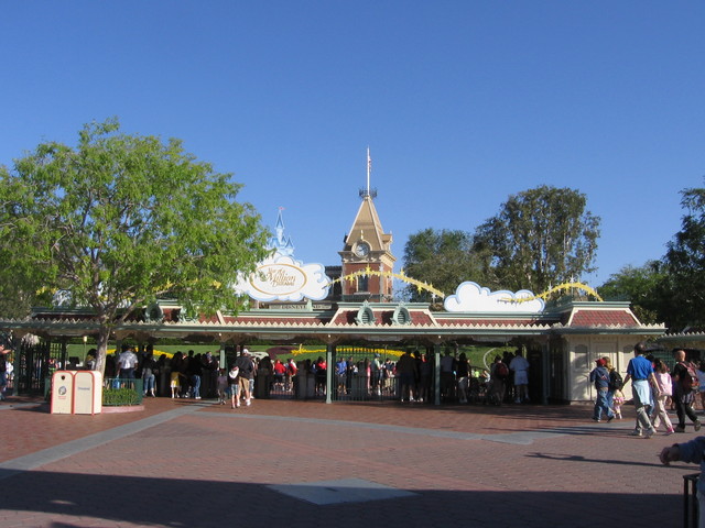 Disneyland_2008_014_entrance.jpg